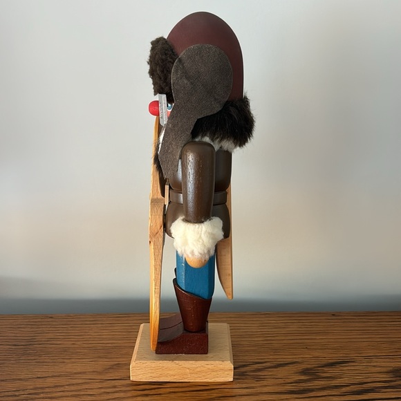 Aviator Nutcracker - Picture 8 of 10